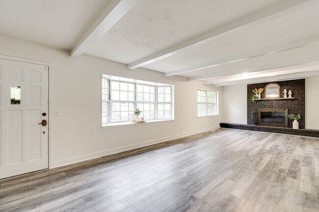 Photo - Newly renovated 3/ 2 Home for Rent!