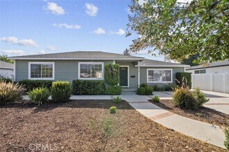Building Photo - 8440 Oakdale Ave