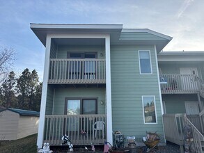 Building Photo - 2233 Alpine Dr