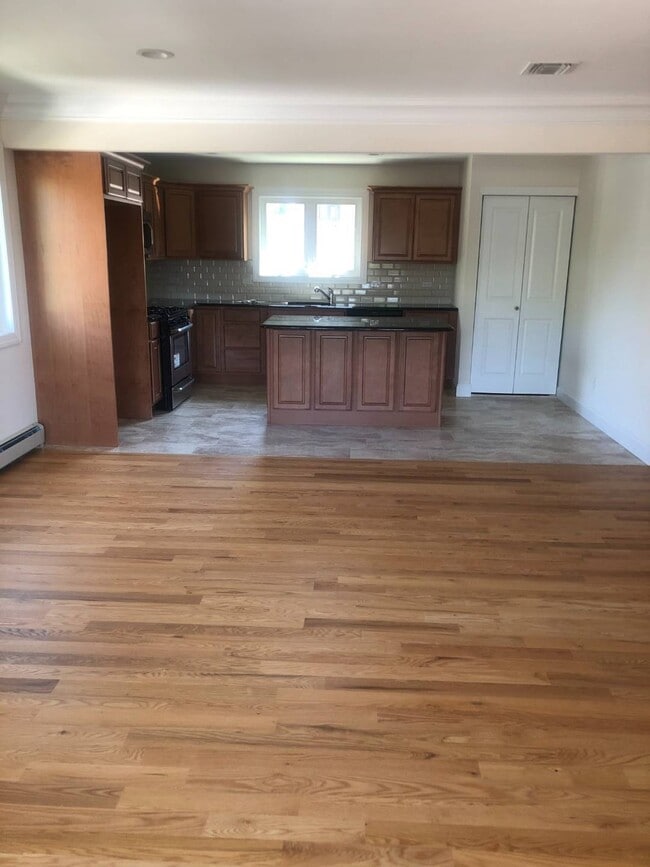 4230 Amboy Rd, Staten Island, NY 10308 House Rental in Staten Island