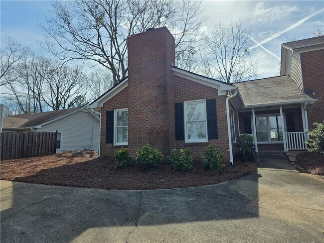 Building Photo - 1834 Cooper Lake Dr SE