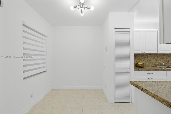 Building Photo - 1351 SW 125th Ave