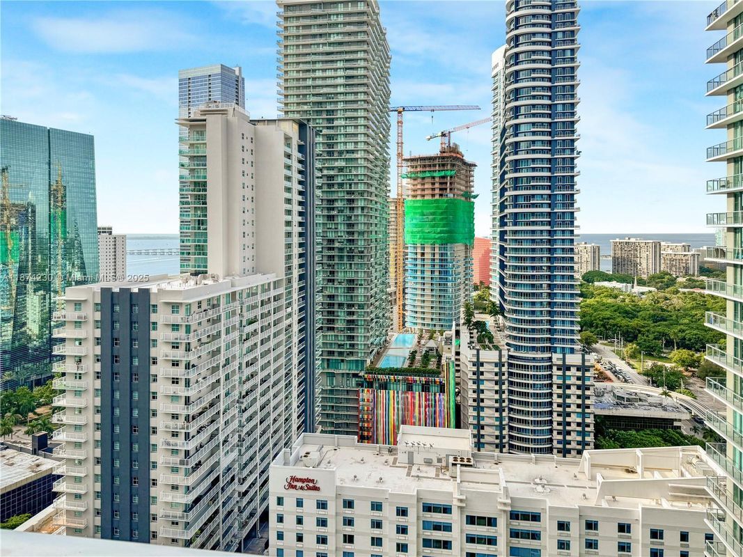 Foto del edificio - 1111 SW 1st Ave