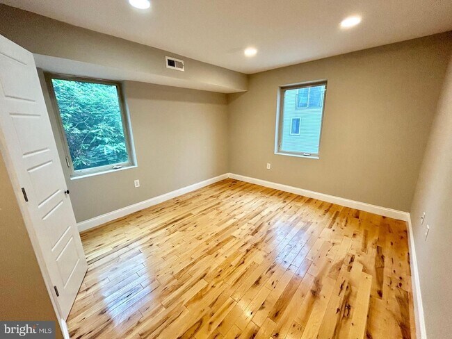 Photo - 439 Wiota St Apartment