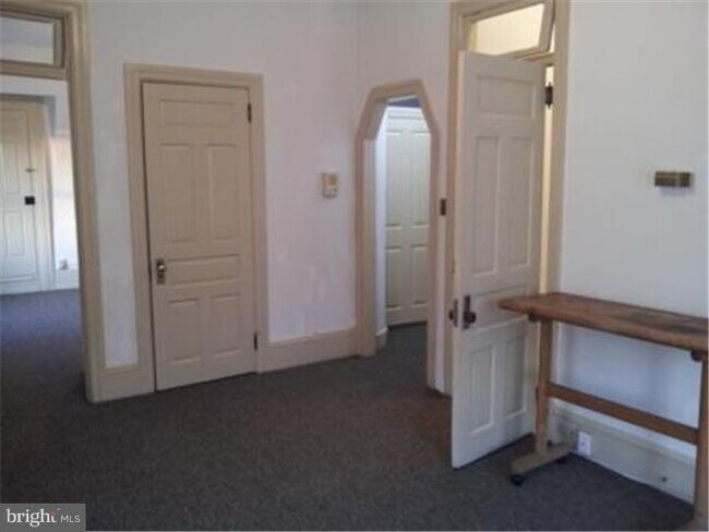 Foto del edificio - 421 E High St