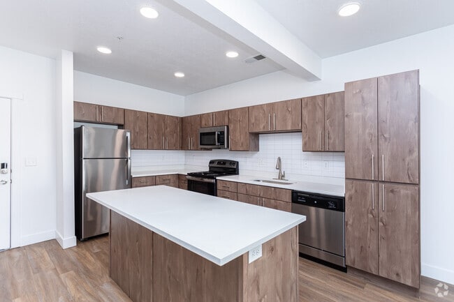 1BR, 1BA - 704SF - Kitchen - 400 Element