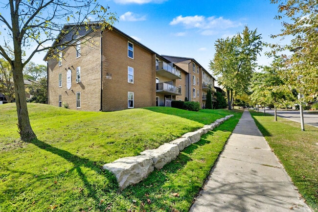 Building Photo - Park Place on Village Green Apartments