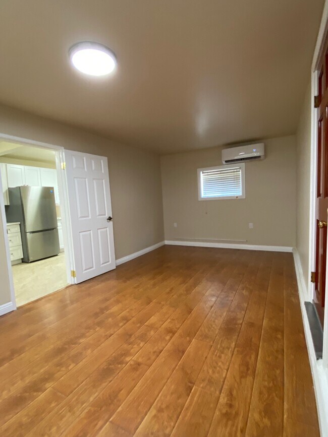 Estudio con aire acondicionado - 1973 El Sereno Ave