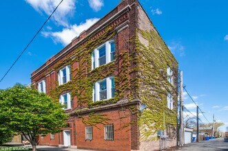 Building Photo - 2048 W Evergreen Ave
