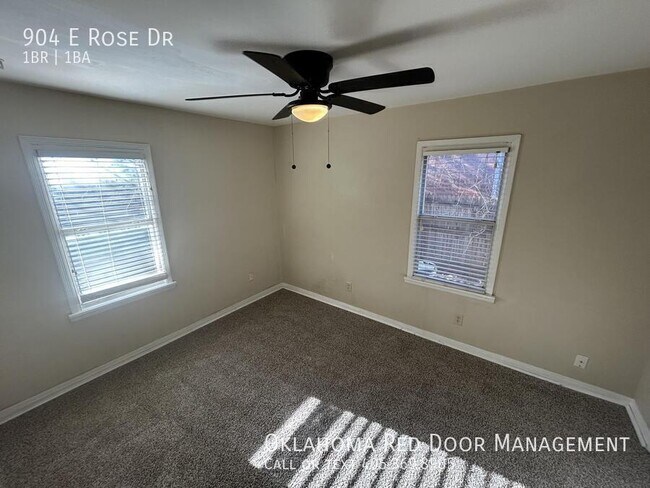 Foto del edificio - 904 E Rose Dr