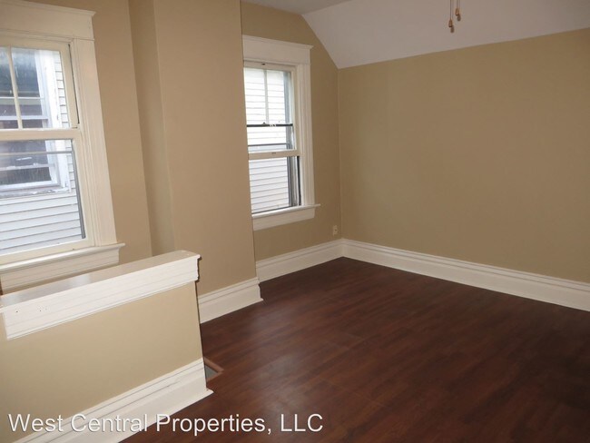 Building Photo - 433 W Brackenridge St