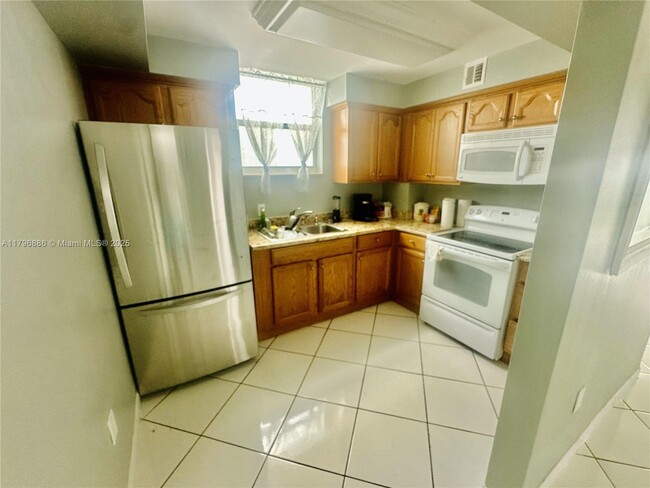 Foto del edificio - 1045 10th St