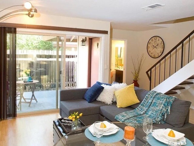Foto del edificio - 215 Red Oak Dr