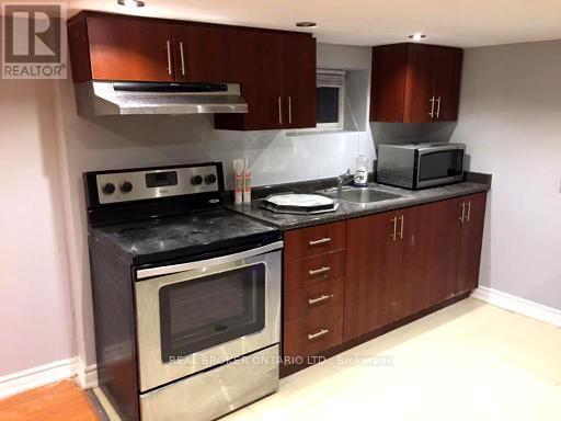 Photo du bâtiment - 827 St Clarens Ave