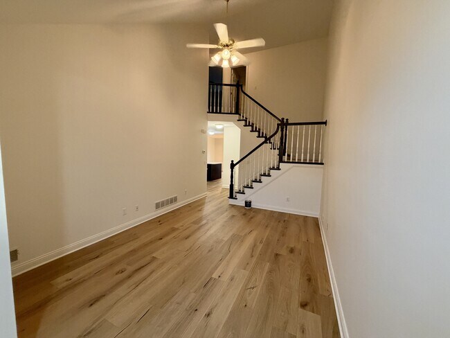 Building Photo - 113 Manor Ave