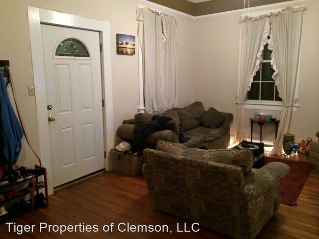 Foto del edificio - 2 br, 1 bath House - 535 Broadway St
