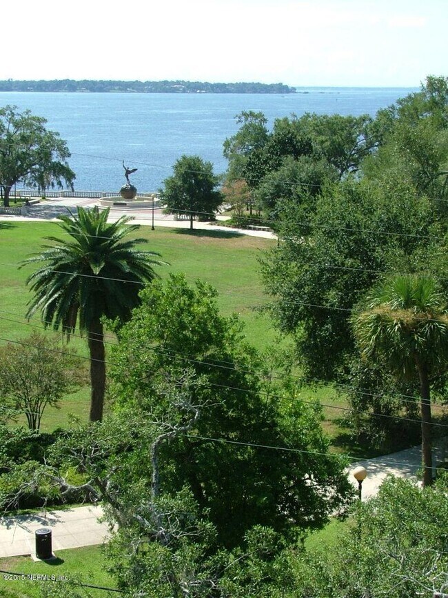 Foto del edificio - 1661 Riverside Ave