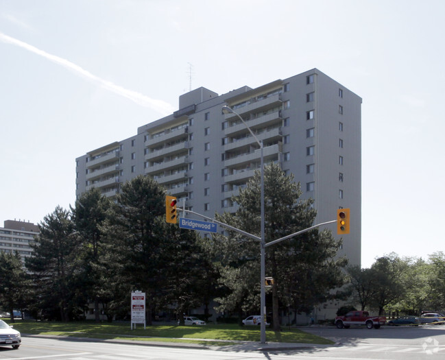 Building Photo - 1840 Bloor St