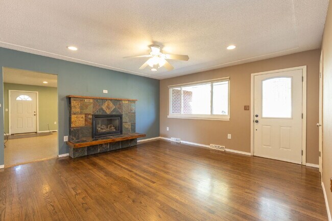Building Photo - Great ranch home in the heart of Longmont!