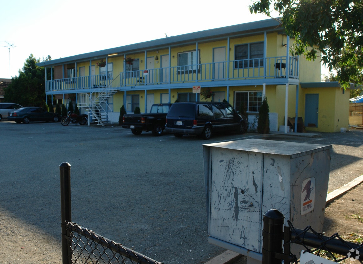 Primary Photo - 440 N Fairoaks Ave