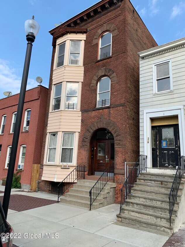 376 4th St, Troy, NY 12180 Room for Rent in Troy, NY