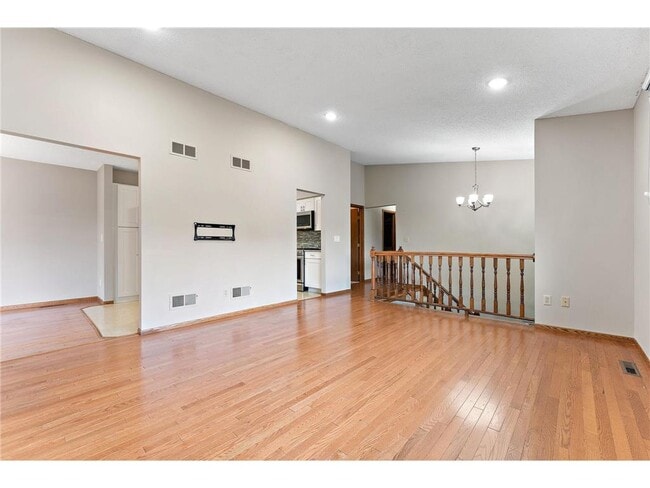 Building Photo - 560 Donegal Cir