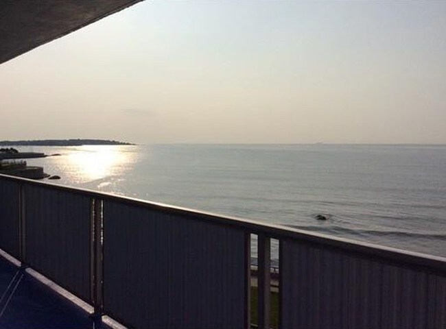 Balcony - 300 Lynn Shore Dr
