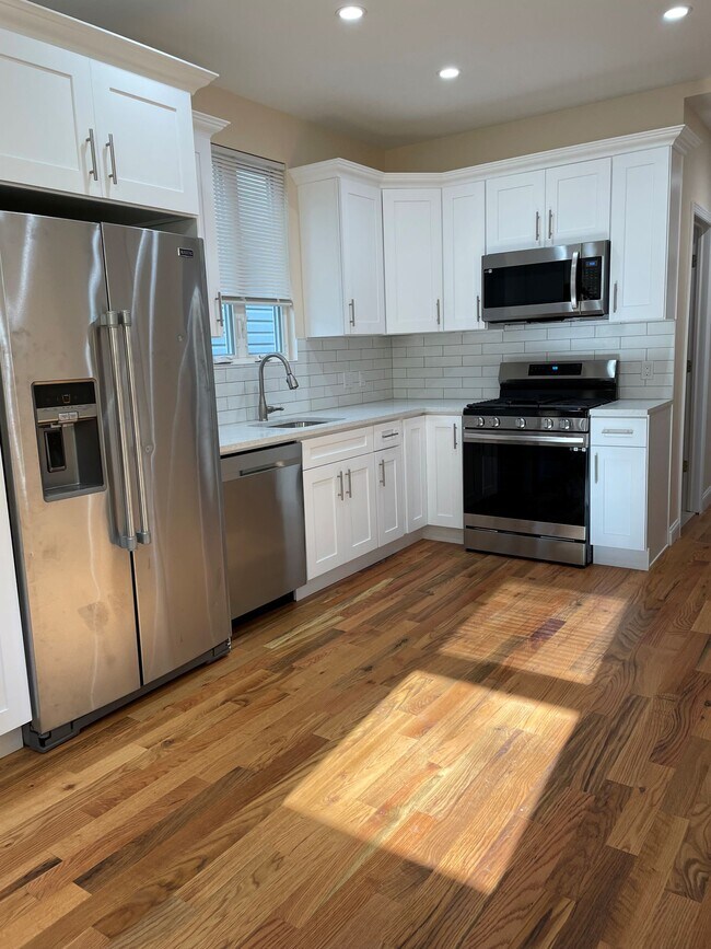 Kitchen - 68 Clinton St