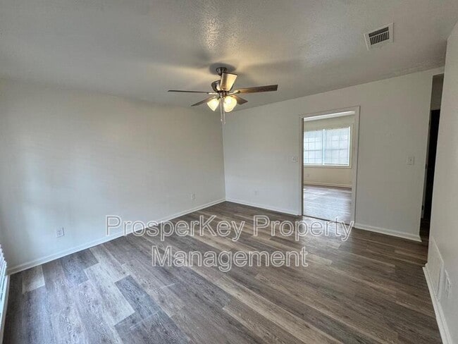 Building Photo - 6428 Luna Dr