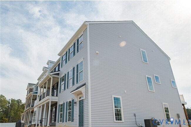 Foto del edificio - 15225 Dunton Ave