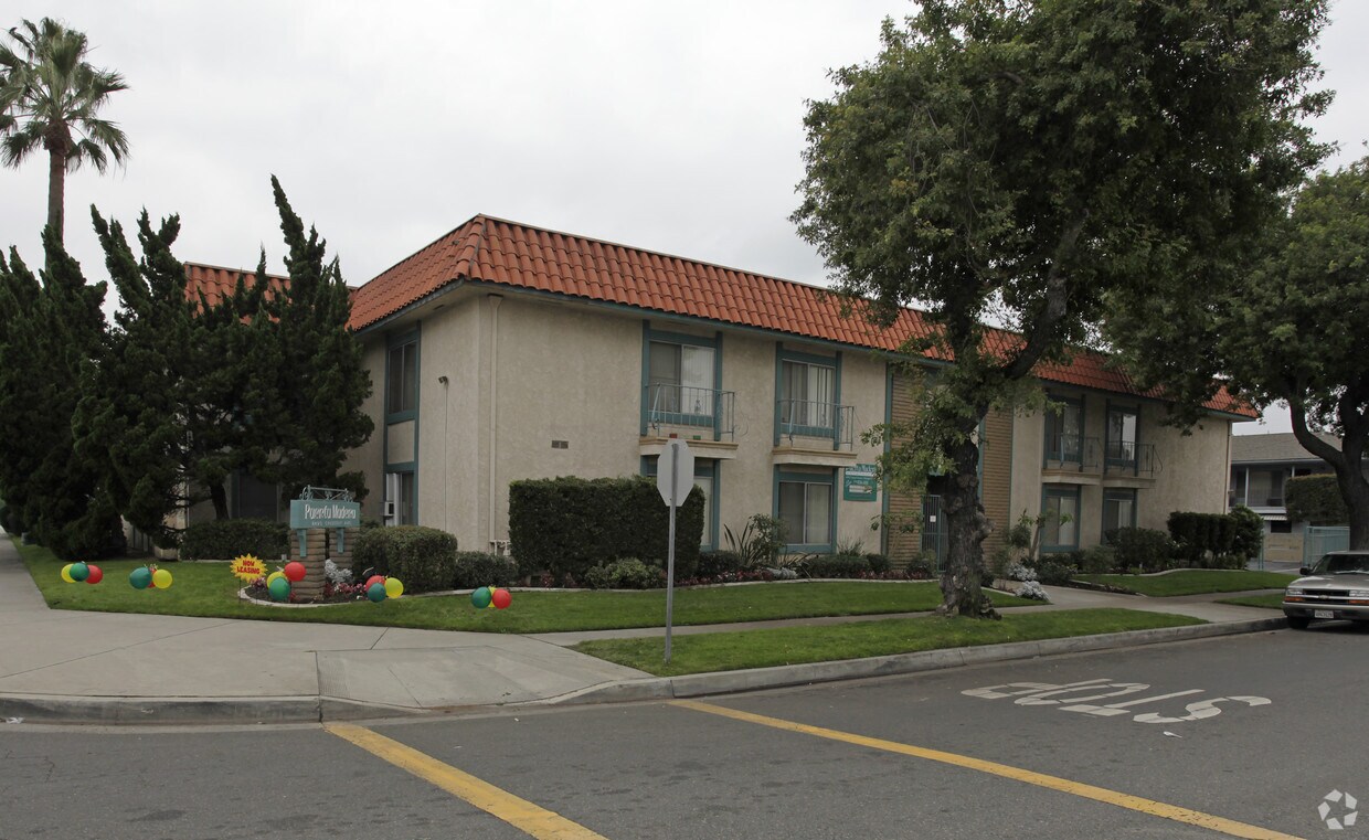 Foto del edificio - Puerta Madera