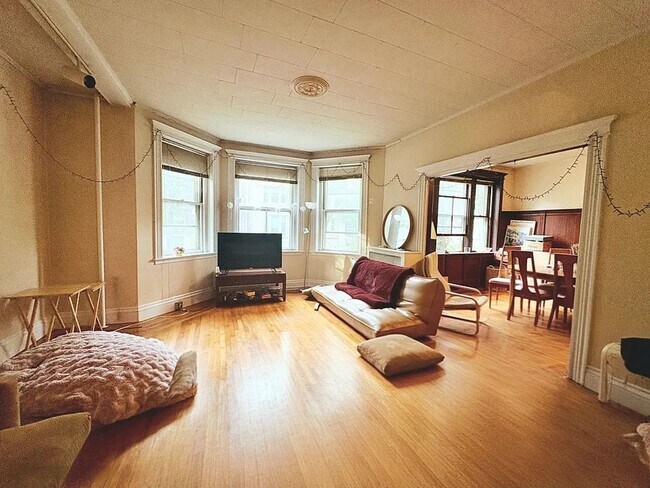 Photo - Beautiful 4 bed Close to BU available now House