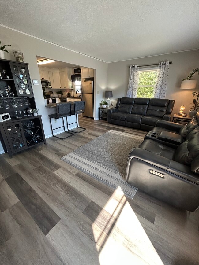 Foto del edificio - 7907 Elmhurst Ave NW