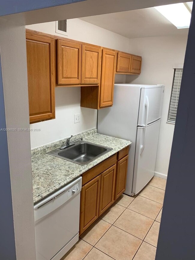 Building Photo - 3212 Coral Ridge Dr