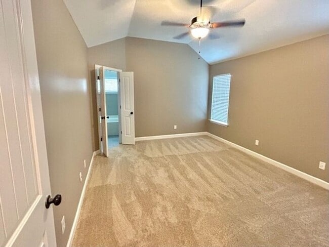 Foto del edificio - Now Leasing a 4 bedroom 2 bath home in May...