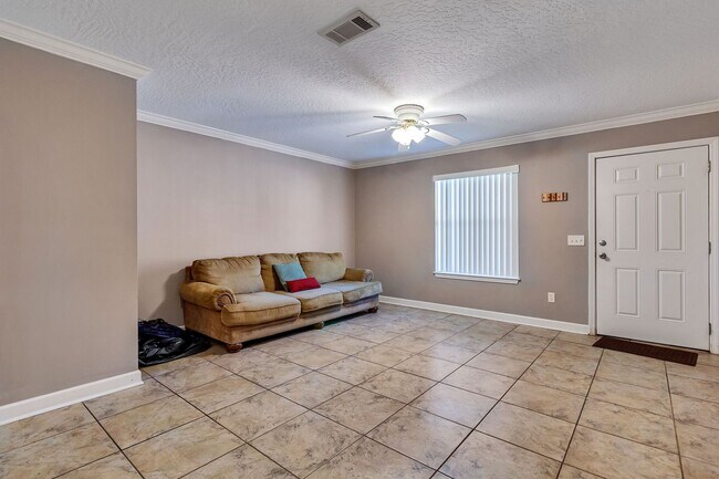 Building Photo - Brick 2 Bed 2.5 Bath END UNIT Townhome in ...