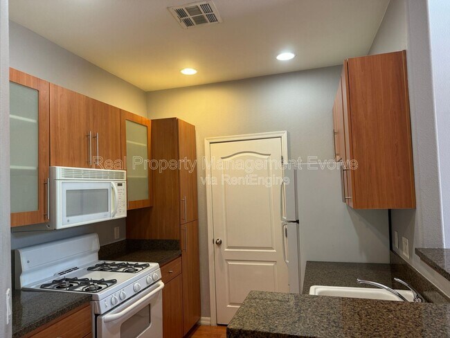 Foto del edificio - 6900 E Princess Dr