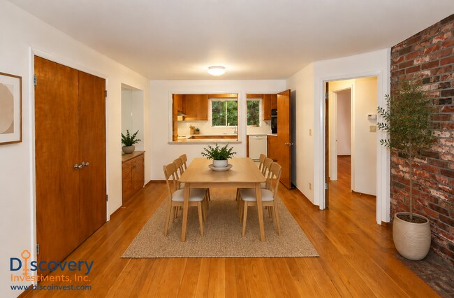 Building Photo - Contemporary North Berkeley 2 Bedroom Condominium