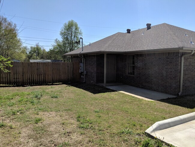 Building Photo - 56 W Center St