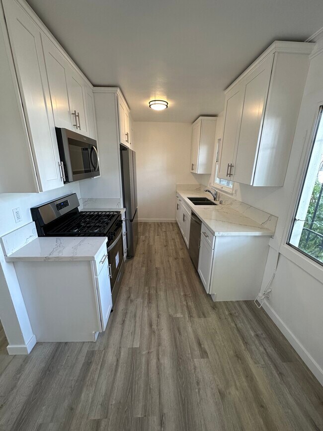 Cocina - 8270 Norton Ave