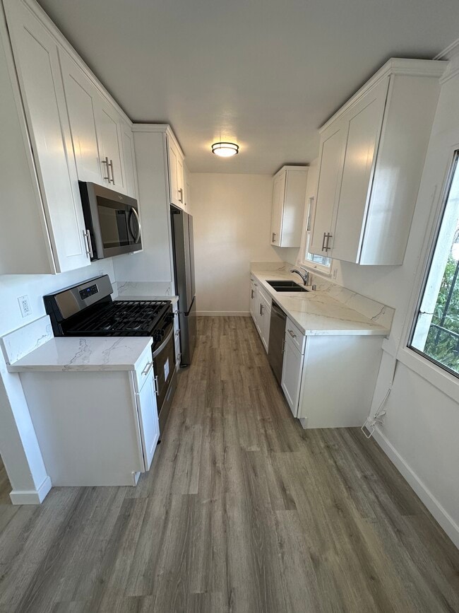Kitchen - 8270 Norton Ave