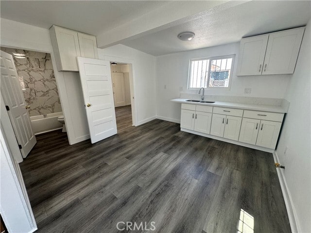 Foto del edificio - 7822 Bell Ave