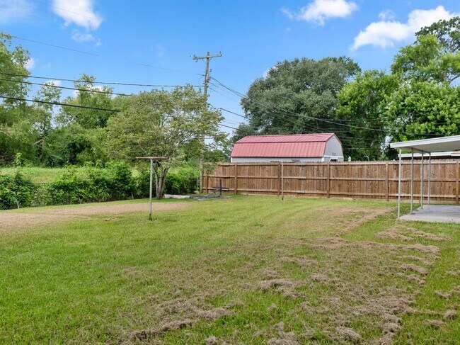 Foto del edificio - 2112 Hillcrest Dr