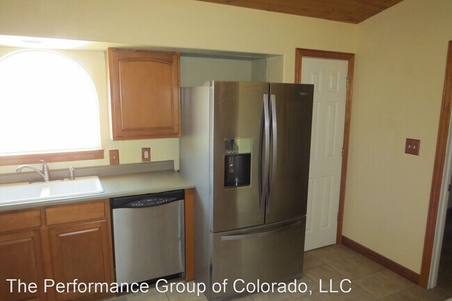 Building Photo - 5 br, 3 bath House - 752 S Glenvista Dr