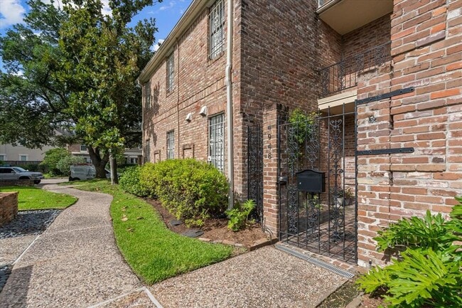 Building Photo - 4948 Post Oak Timber Dr