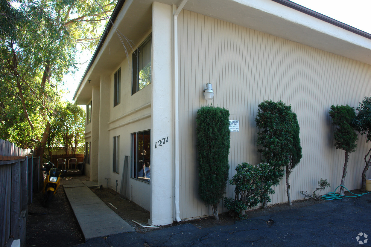 Primary Photo - 1271 Murray St