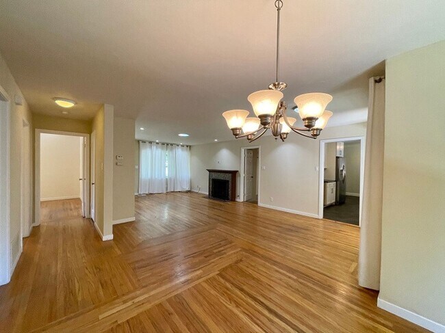 Building Photo - Charming Three Bedroom South Napa Home