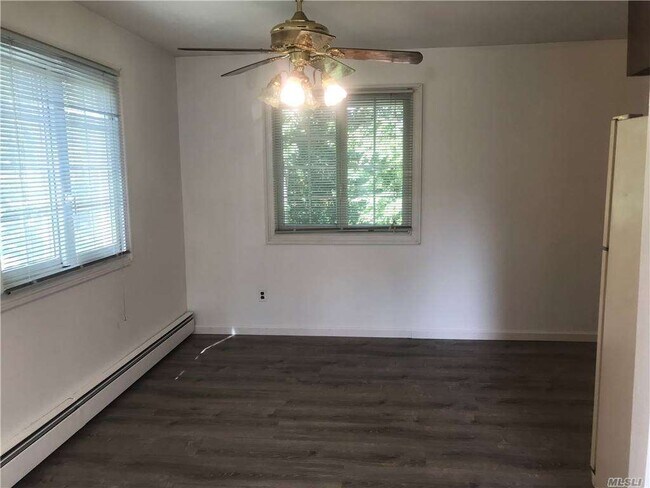 Foto del edificio - 270A Nassau Rd