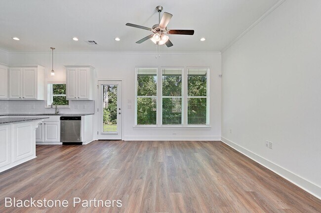 Building Photo - 3 br, 2.5 bath House - 604 Lake Shelf Dr