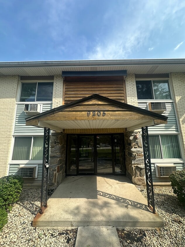 Primary Photo - 9205 Potter Rd